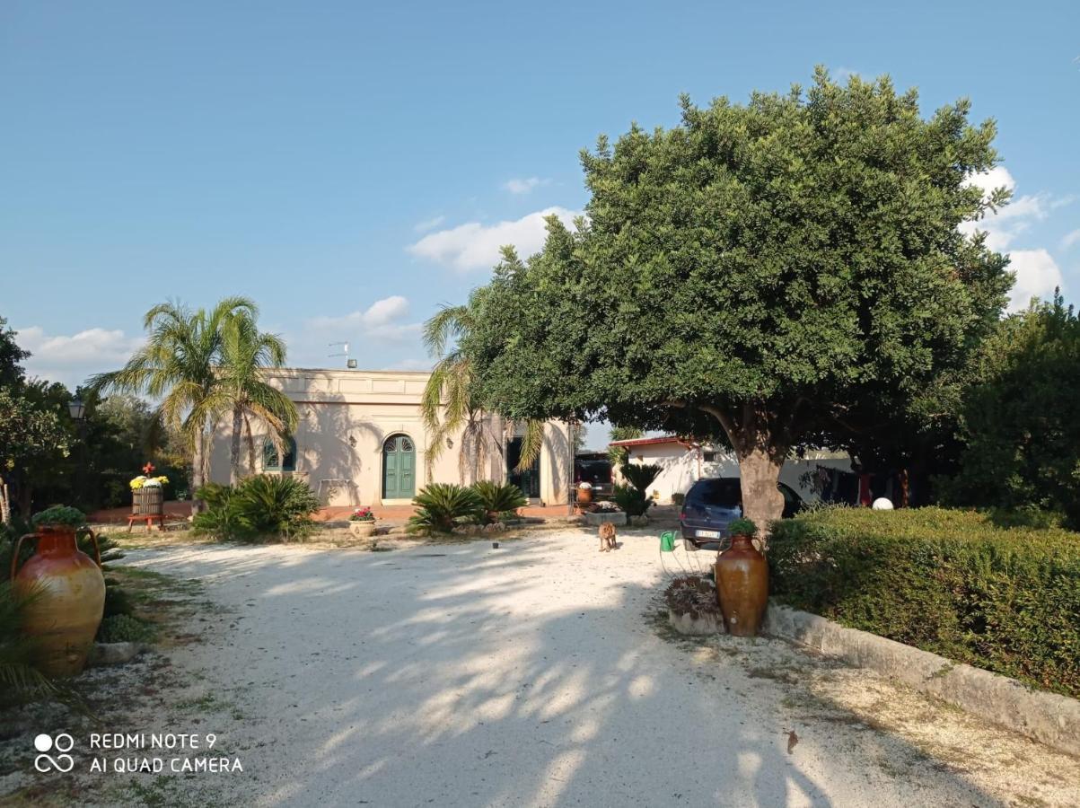 B&B Le Carrube Sava Exterior foto